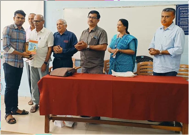 Electrical Alumni 1967 -70 distributing scholarship